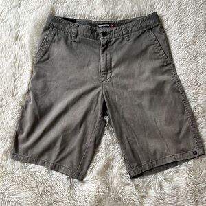 Quiksilver Gray Flat Front Chino Shorts Size 30
